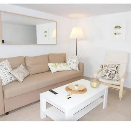 Charming 5 Min Walking From 蒂亚斯